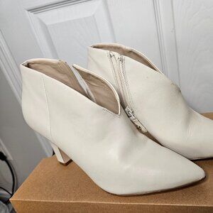COLE HAAN leather white boots women's size  5 1/2 B